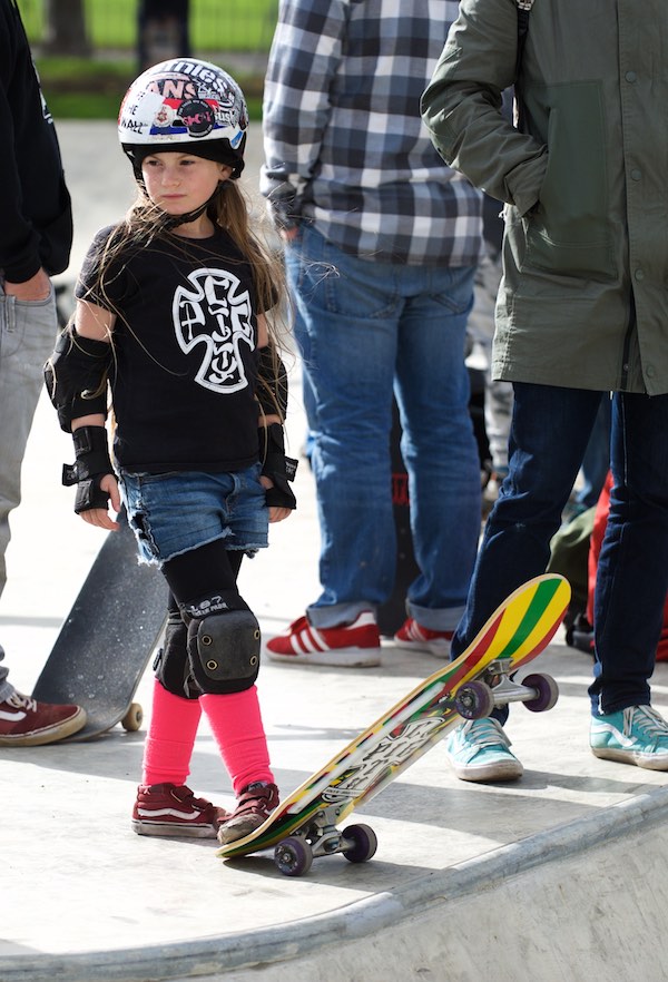 girls skateboarding lessons